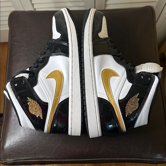 Jordan 1 Mid Patent Black, White & Metallic Gold… - Picture 5 of 11